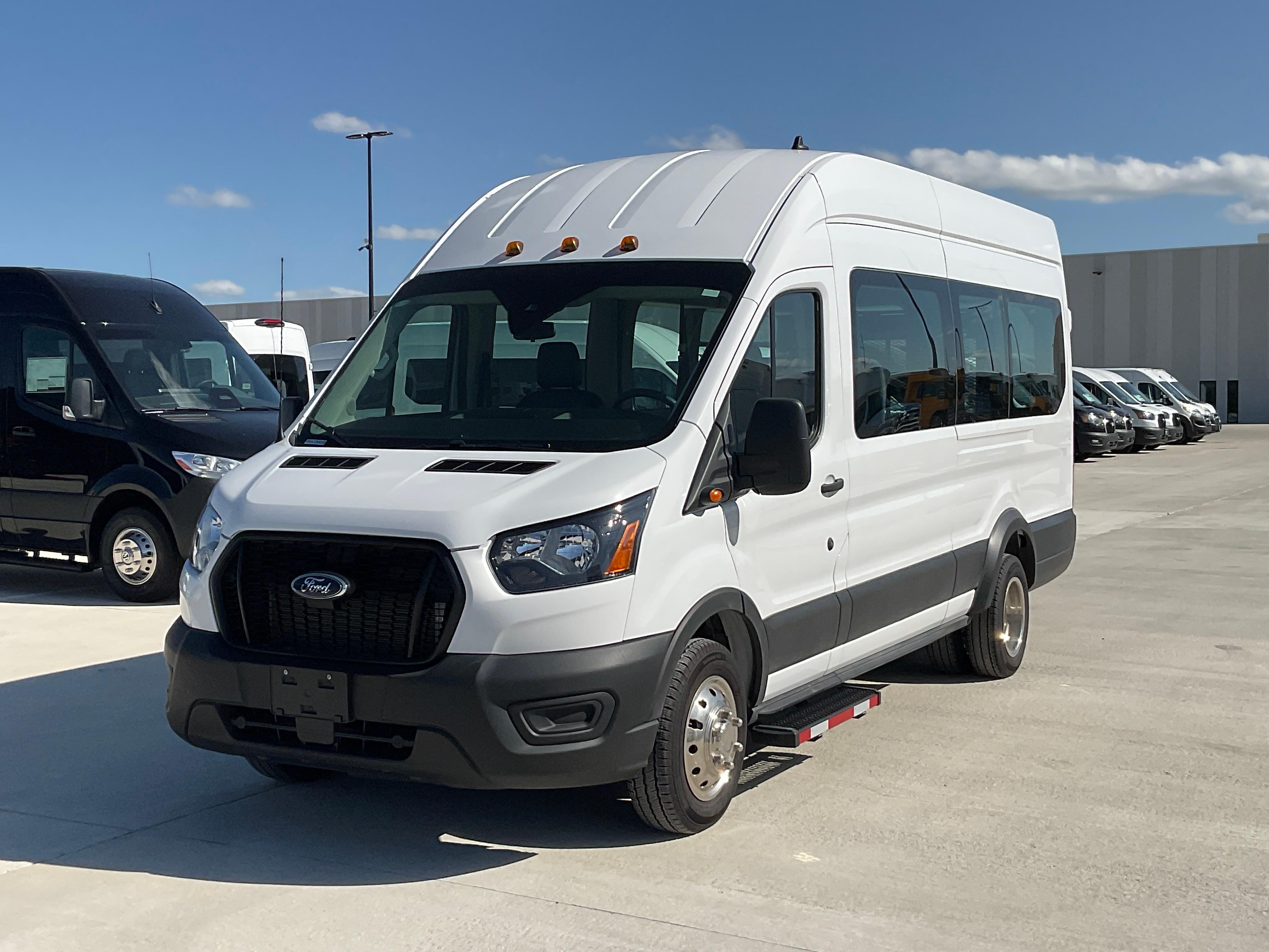 Ford Transit 2023 in Kansas City, MO