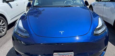 Tesla Model Y 2025