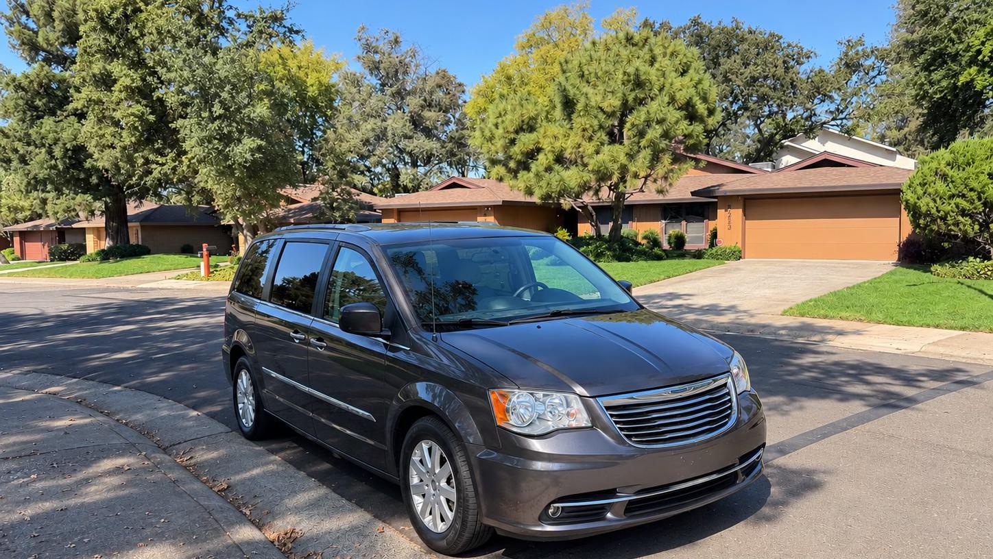 Chrysler Town & Country 2016 in Carmichael, CA
