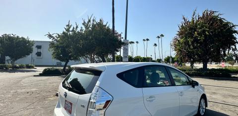Toyota Prius v 2013