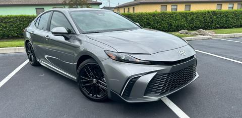 Toyota Camry Hybrid 2026