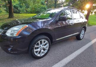 Nissan Rogue car