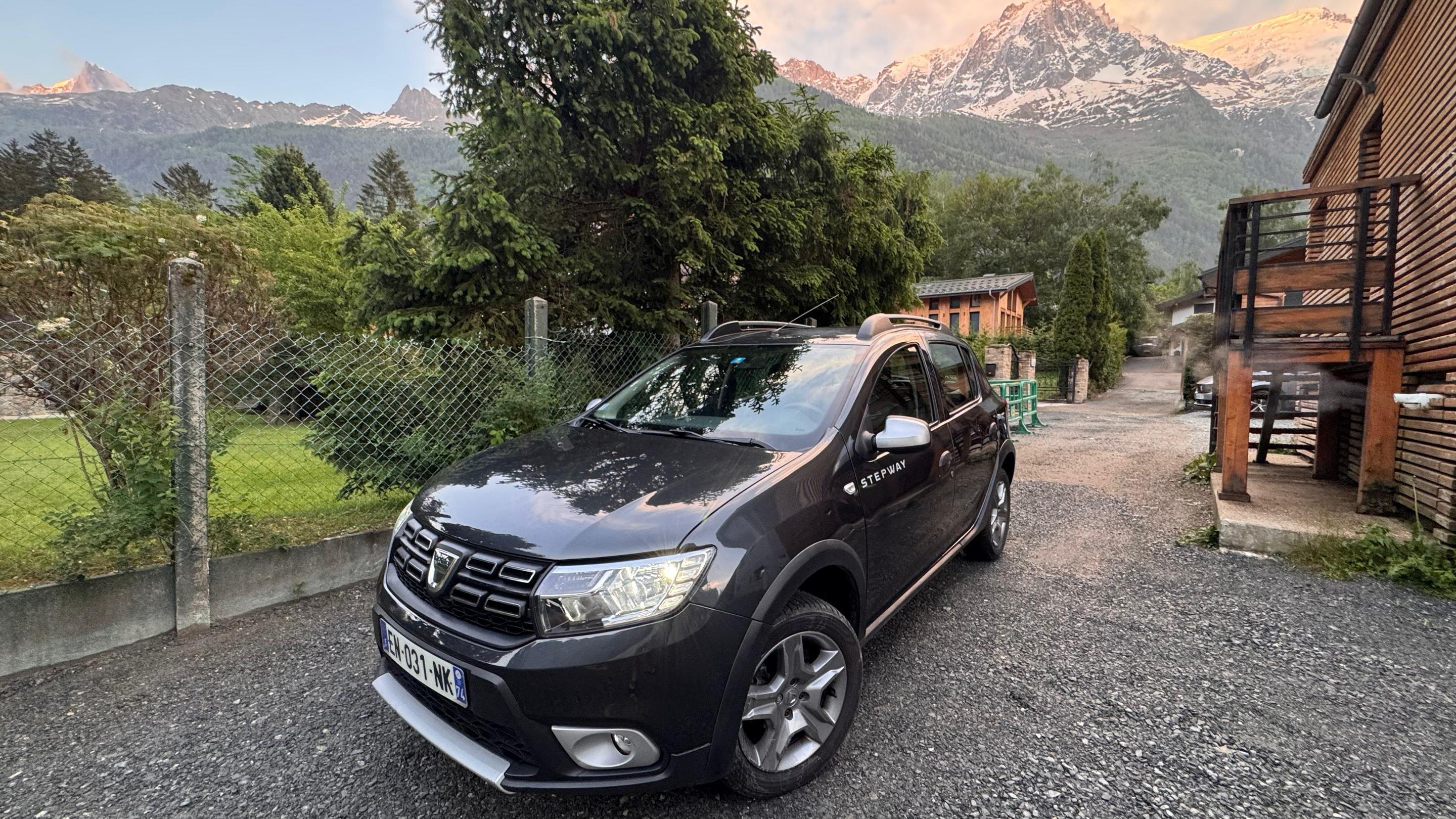 Dacia SANDERO 2017 à Chamonix-Mont-Blanc