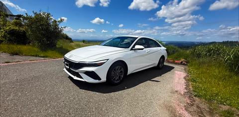 Hyundai Elantra Hybrid 2026