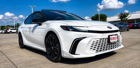 Toyota Camry Hybrid 2026