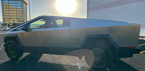 Tesla Cybertruck 2025