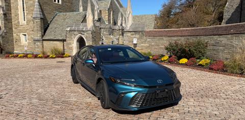 Toyota Camry Hybrid 2025