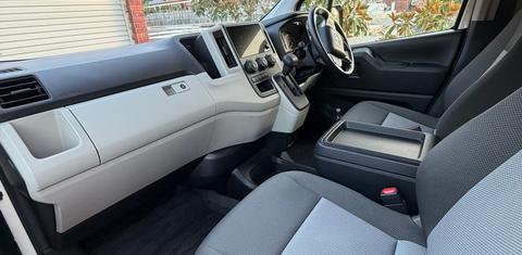 Toyota HIACE 2025