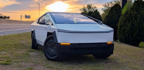 Tesla Cybertruck 2025