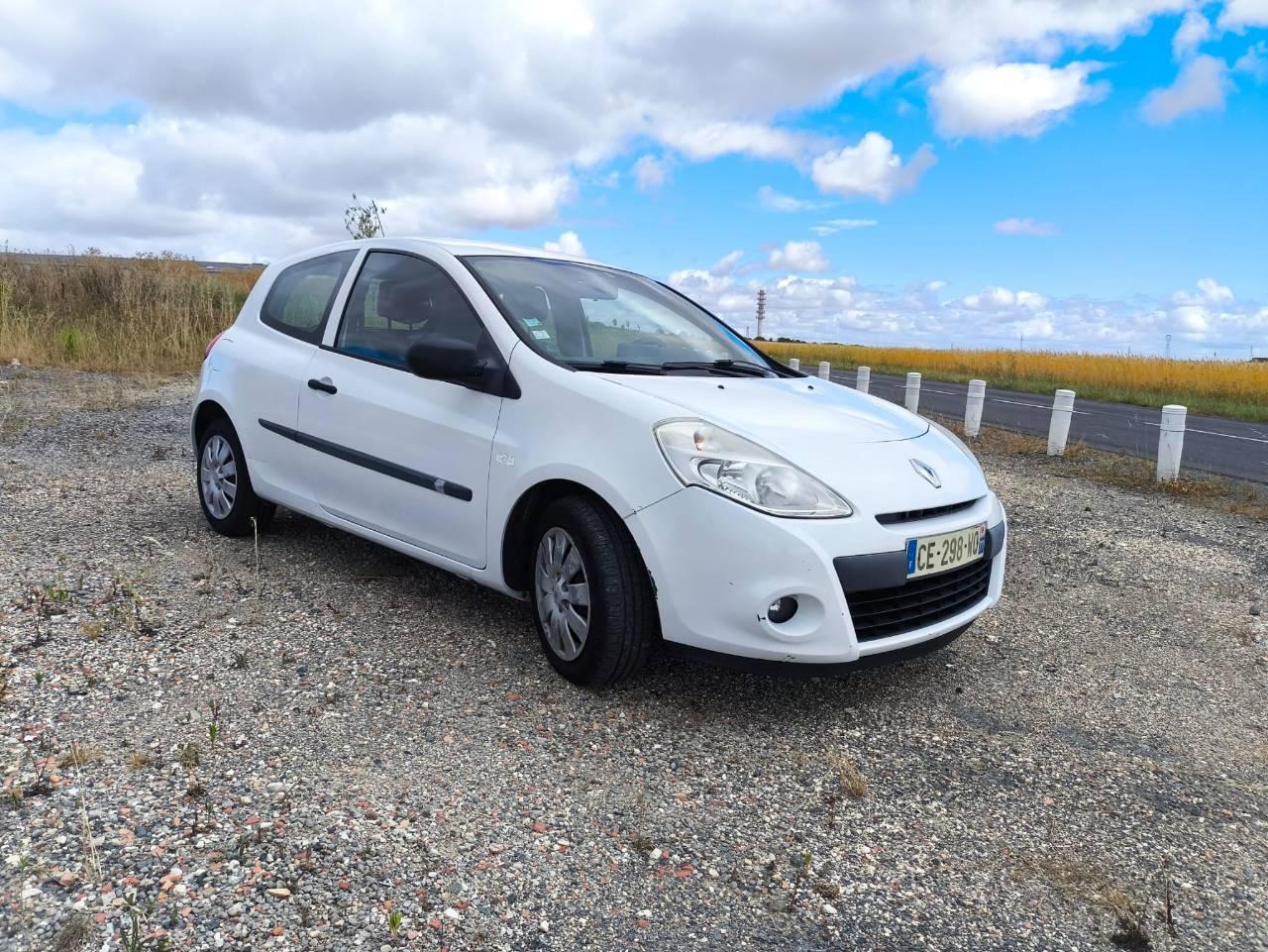 Renault CLIO III 2014 à La Rochelle