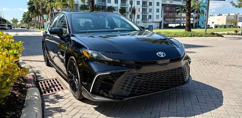 Toyota Camry Hybrid 2026