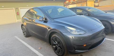 Tesla Model Y 2025