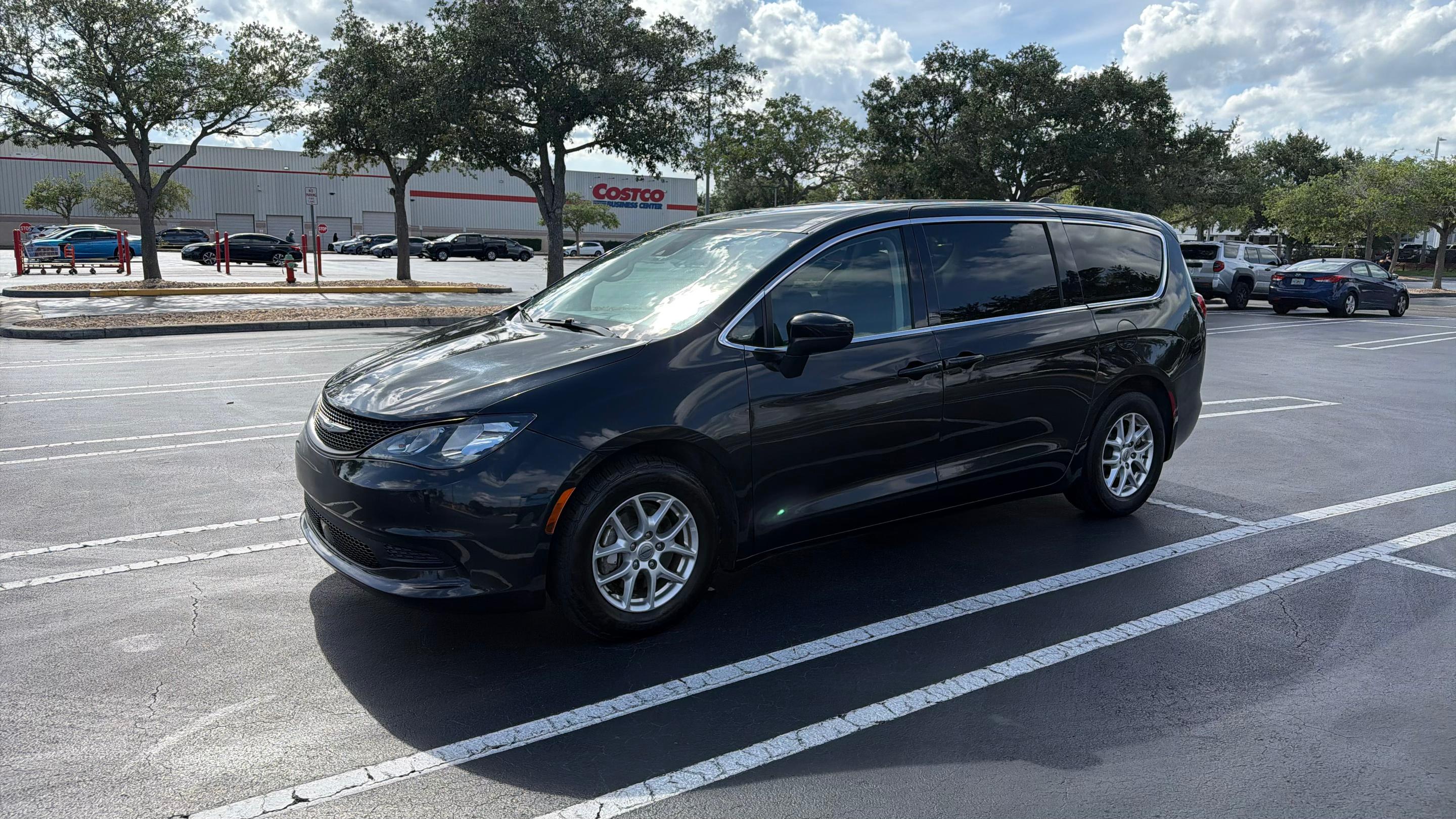 Chrysler Voyager 2023 in Kissimmee, FL