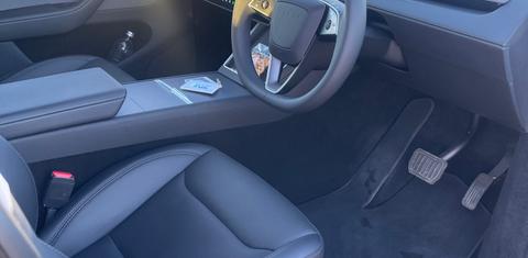Tesla MODEL Y 2025