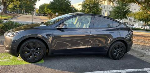 Tesla Model Y 2024