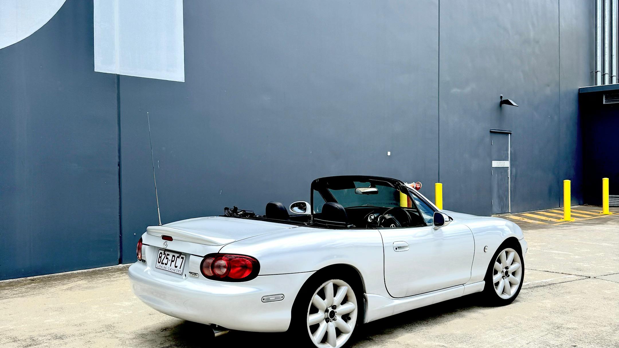 Mazda MX5 2000 in New Farm