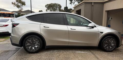 Tesla MODEL Y 2026