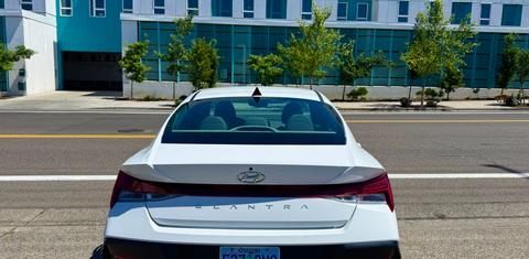 Hyundai Elantra 2025