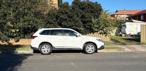Mitsubishi OUTLANDER 2021