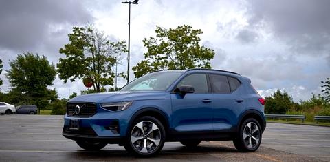 Volvo XC40 2025