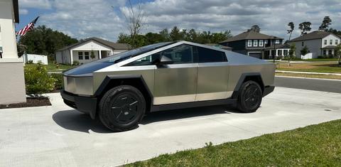 Tesla Cybertruck 2025