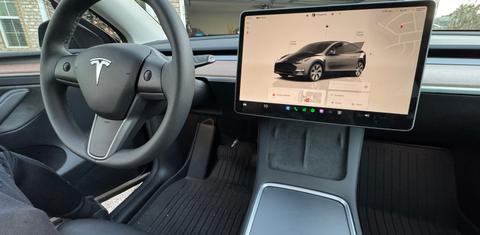 Tesla Model Y 2024