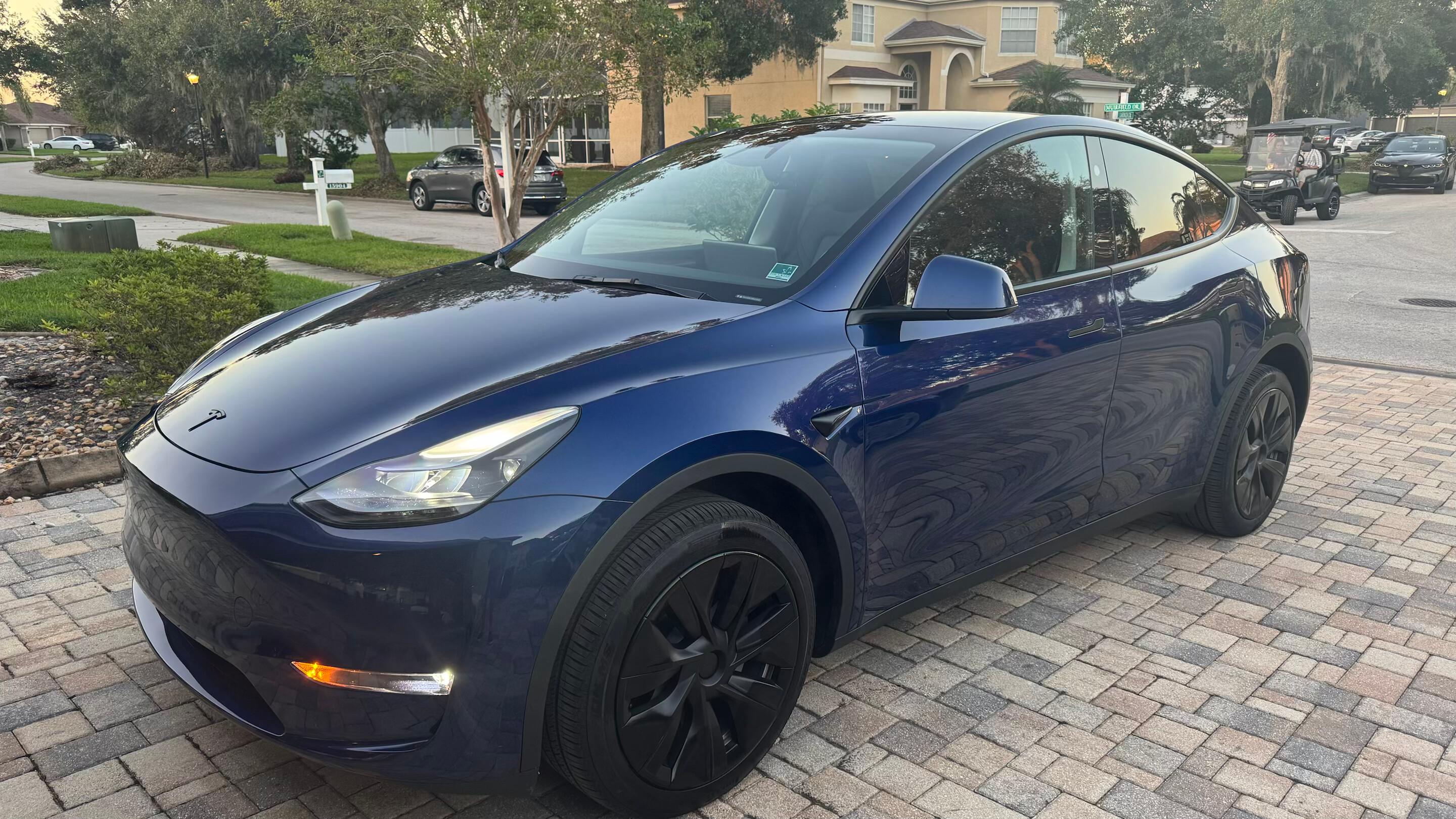 Tesla Model Y 2024 in Tampa, FL