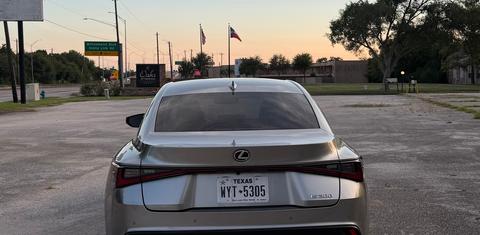 Lexus IS 2023