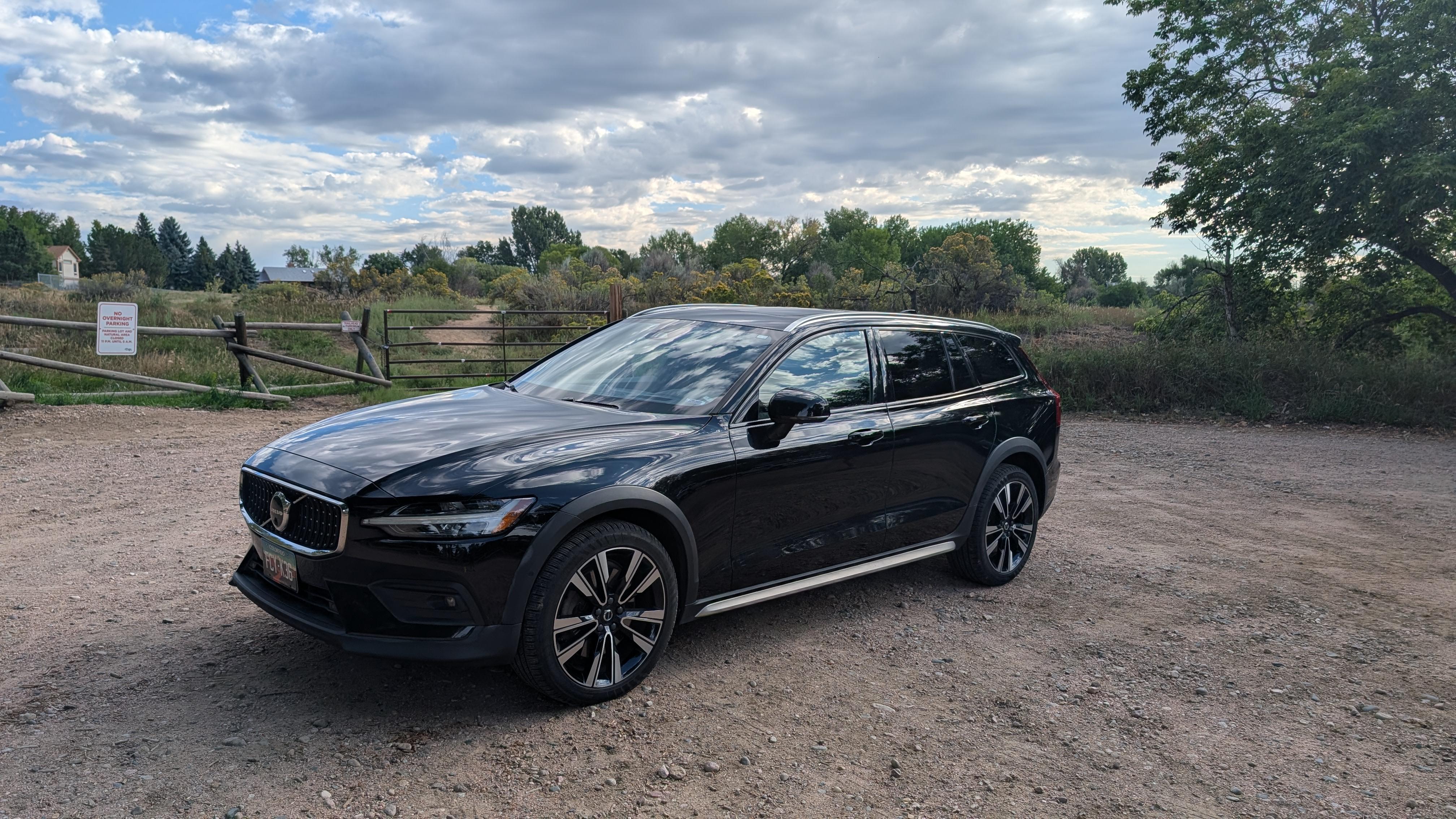 Volvo V60 Cross Country 2023 in Fort Collins, CO