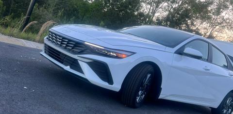 Hyundai Elantra 2024