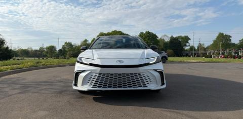Toyota Camry Hybrid 2026
