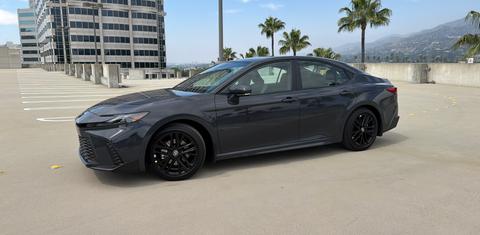 Toyota Camry Hybrid 2026