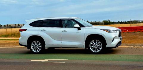 Toyota KLUGER 2023