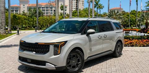 Kia Carnival Hybrid 2025