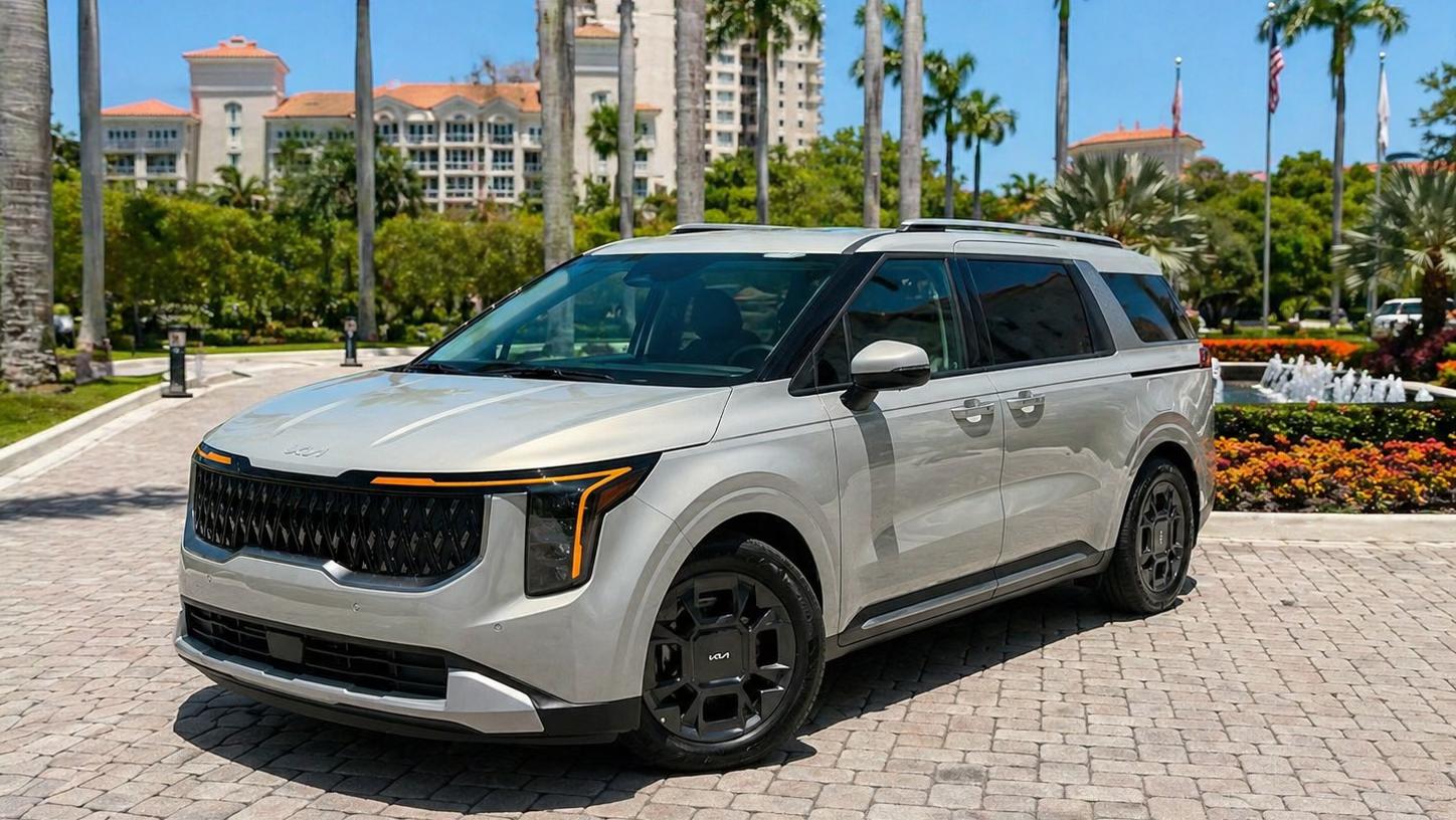 Kia Carnival Hybrid 2025 in 