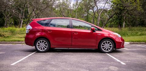 Toyota Prius v 2013