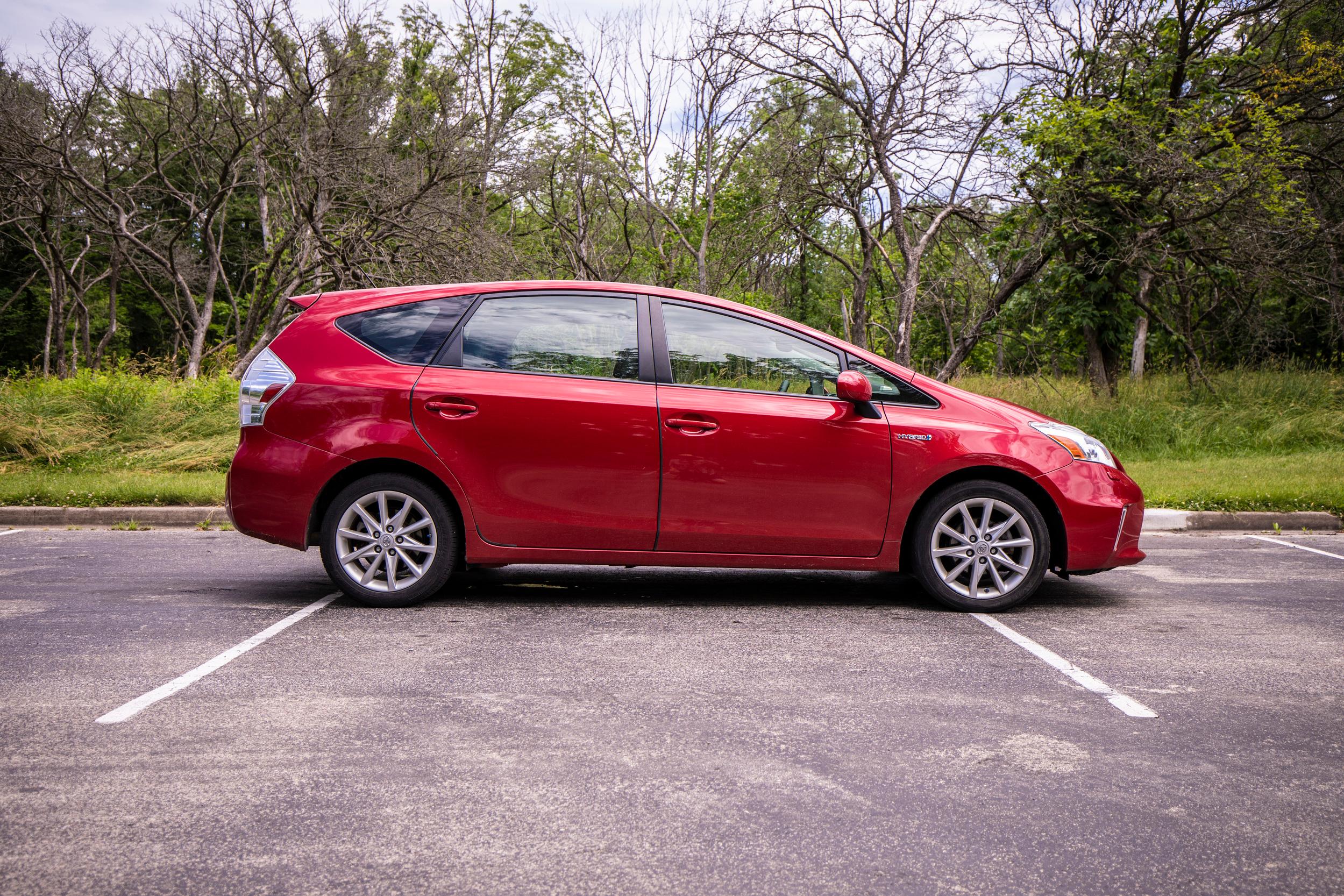 Toyota Prius v 2013 in Morton Grove, IL