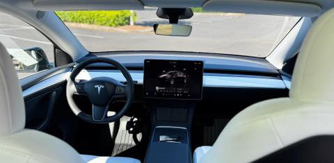 Tesla Model Y 2024