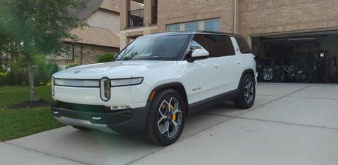 Rivian R1S 2023