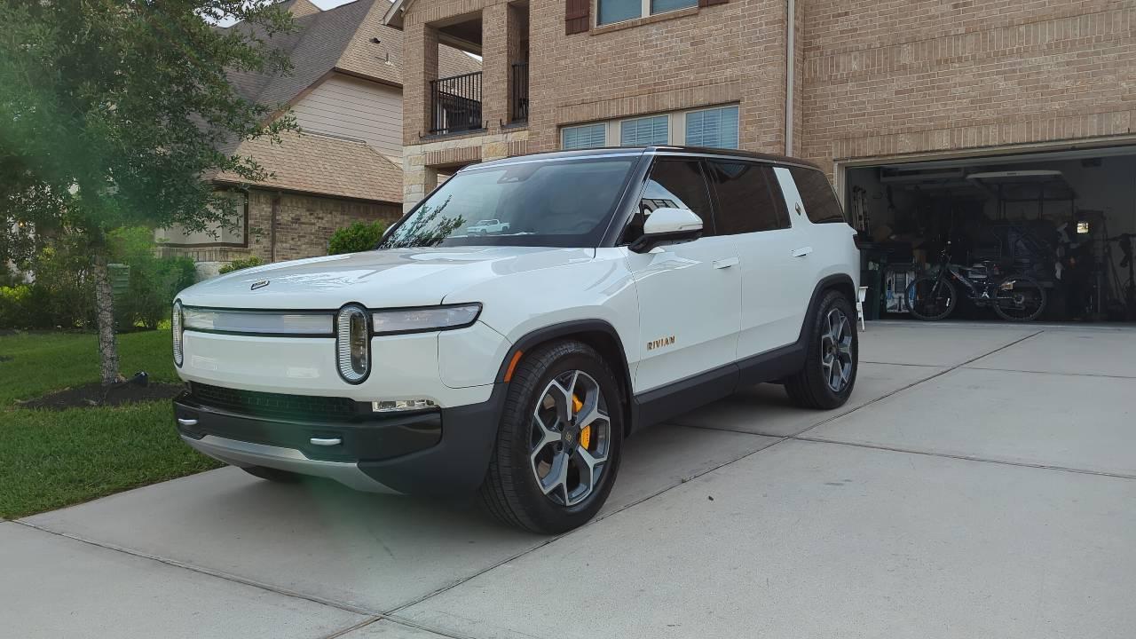 Rivian R1S 2023 in Shenandoah, TX