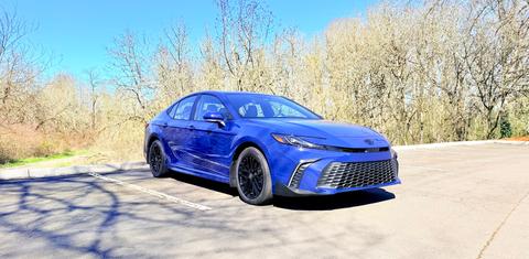 Toyota Camry Hybrid 2026