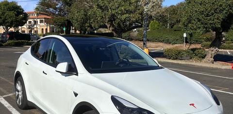 Tesla Model Y 2024