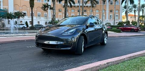 Tesla Model Y 2024