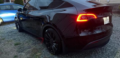 Tesla Model Y 2025