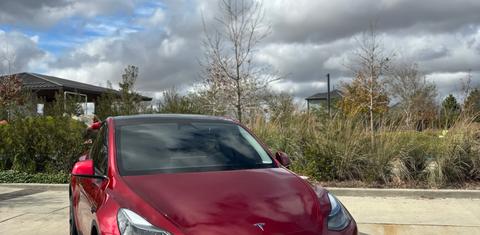 Tesla Model Y 2024