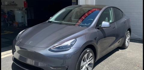 Tesla Model Y 2024