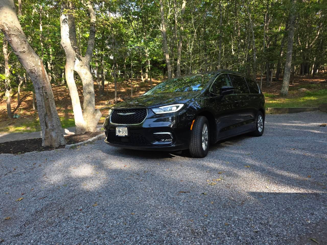 Chrysler Pacifica 2022 in East Hampton, NY