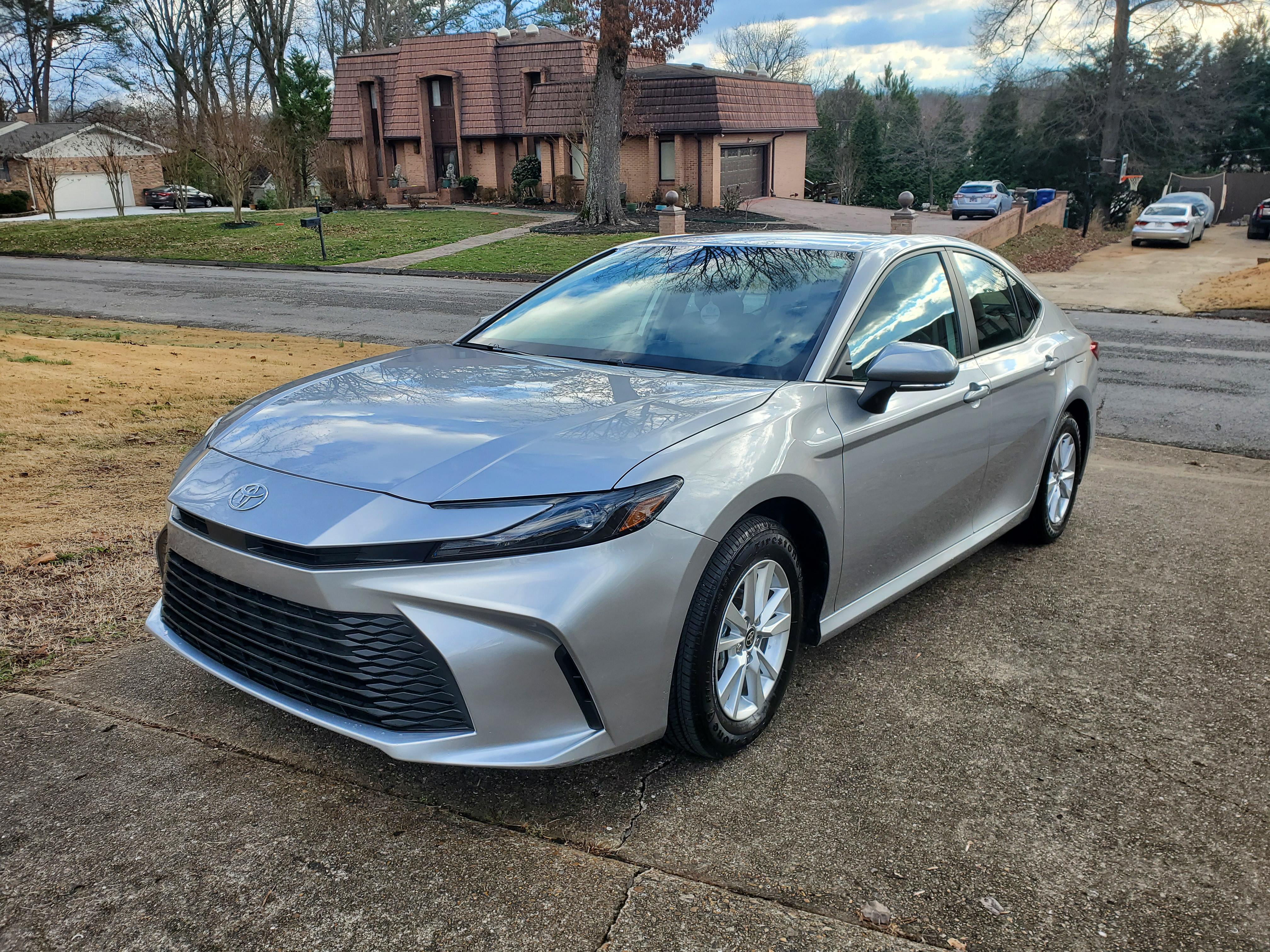 Toyota Camry Hybrid 2025 in Chattanooga, TN