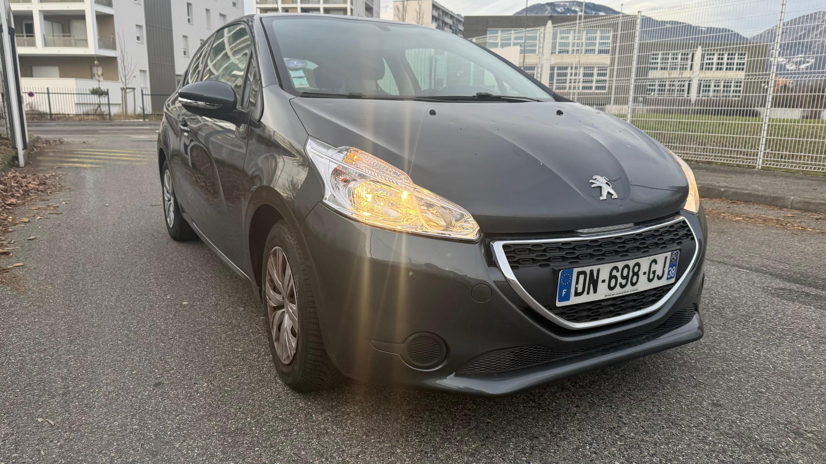 Peugeot 208 2015 à Grenoble