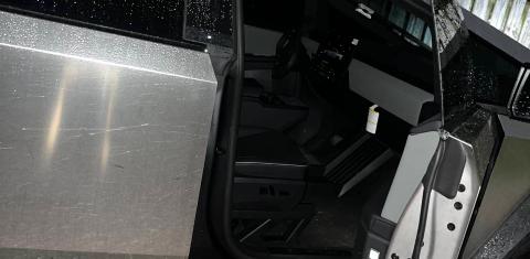 Tesla Cybertruck 2026